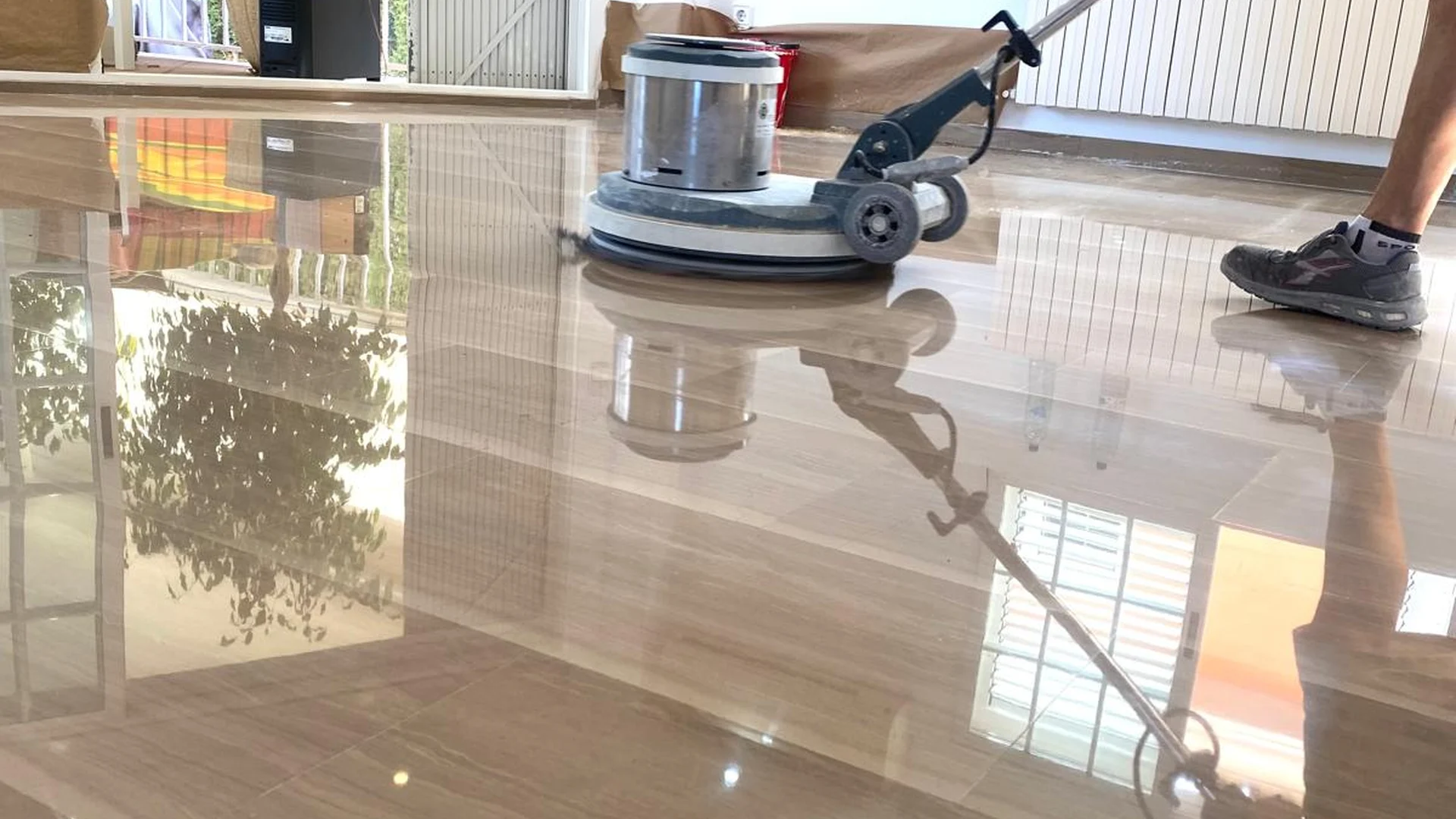 vitrificado cristalizado de suelos en Valencia con maquina profesional