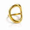 anillo dorado ovalado minimalista
