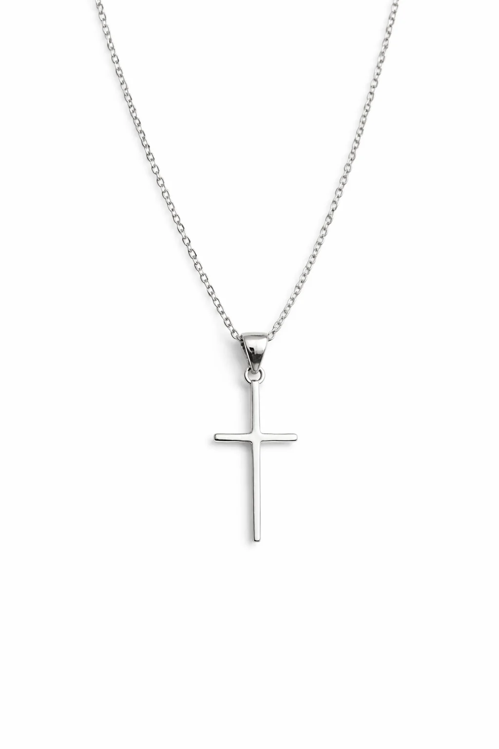 Cadena Cruz Pure Plata de plata de ley 925 sobre fondo blanco