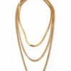 Collar Cadencia de tres cadenas doradas sobre fondo blanco de catálogo