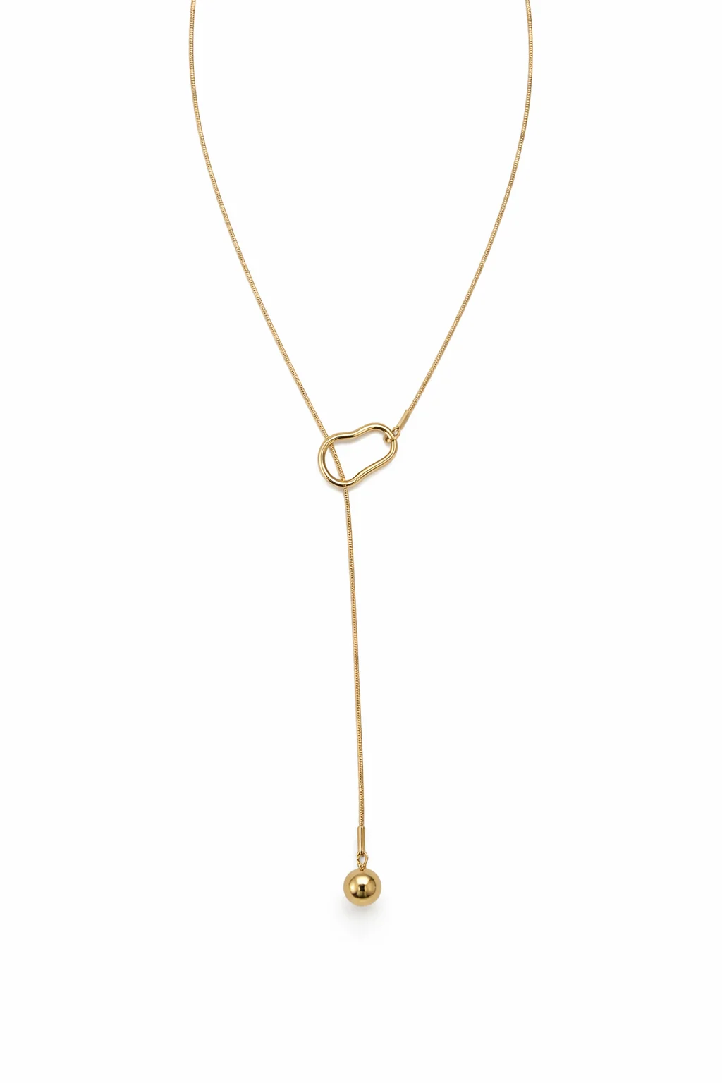 Collar Corazón Libre en acero dorado sobre fondo blanco con diseño ajustable y colgante de esfera