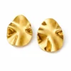 pendientes relieve dorados acero inoxidable fondo blanco