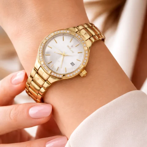 reloj mujer Eclipse Gold dorado elegante puesto en muñeca